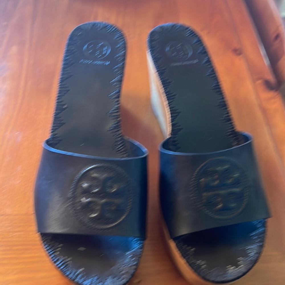 Tory Burch Wedges! Excellent condition! Runs small! Fits like 8.5